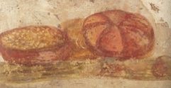 Peinture murale représentant un plate de bouillie et un pain rond, Pompéi; Ier siècle après J-C., Copyright Soprintendenza Speciale Pompei, Ercolano, Stabia.